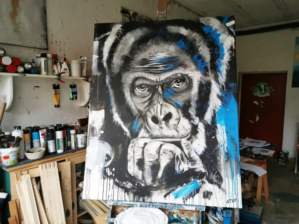 Gorilla Gemälde im Atelier