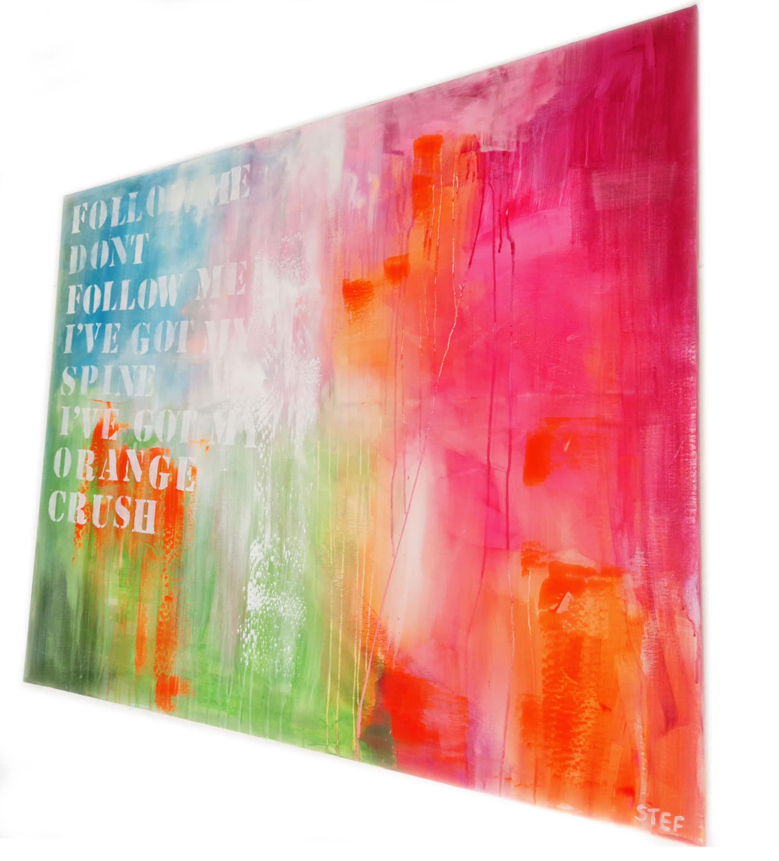 Abstraktes Kunstwerk mit intensiven Farben und Text „Follow me / Don’t follow me“ als typografisches Element