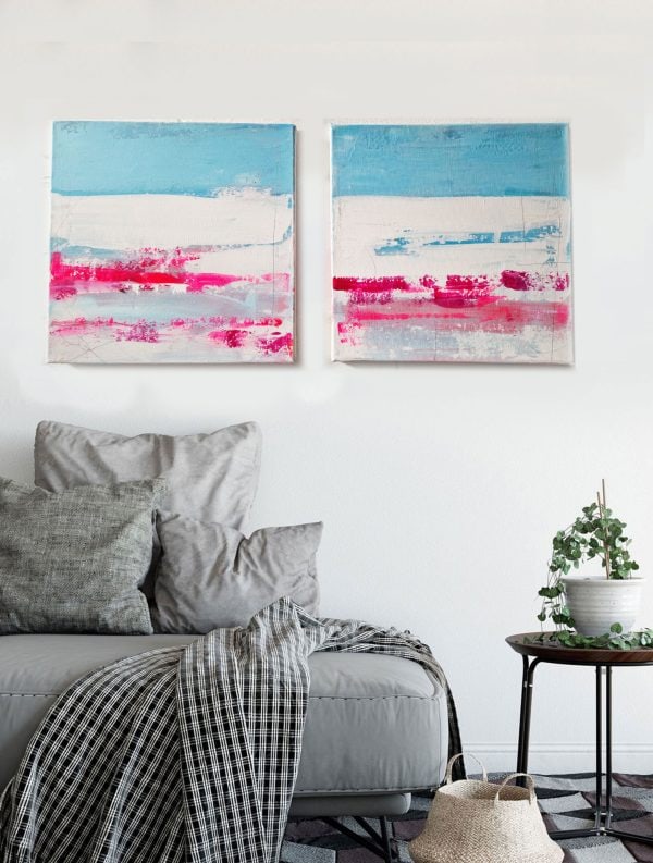 Raumansicht Minimale Malerei: ein abstraktes zweiteiliges Gemälde in Pink und Pastellblau